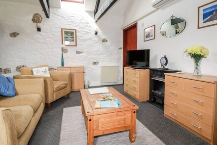 RAVENS CROFT, family friendly, character holiday cottage in Lanivet