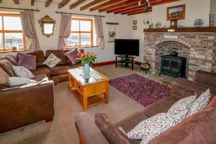 WHALEBONE COTTAGE AT BROADINGS FARM, pet friendly in Whitby