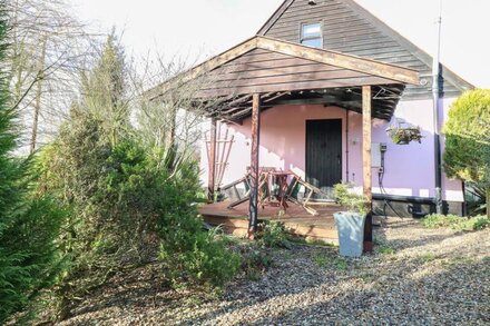 THE HAYBARN, pet friendly, with a garden in Necton