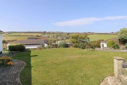 BRE AN MOR, country holiday cottage, with a garden in Praa Sands