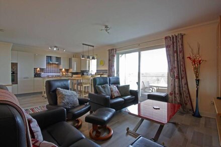 Apartment with balcony overlooking golf course, Moray Firth, mountains and hills