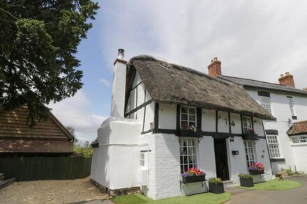 EIGHTLANDS, romantic, luxury holiday cottage in Hereford