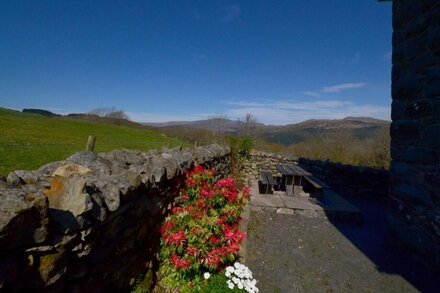 Llwyniarth - Three Bedroom House, Sleeps 6