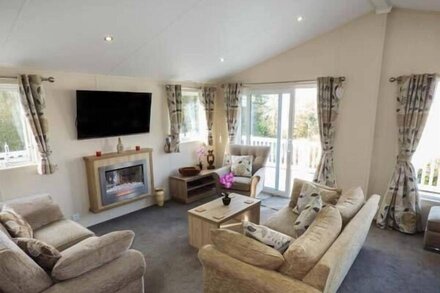 CLEARVIEW LODGE, family friendly, luxury holiday cottage in Borth