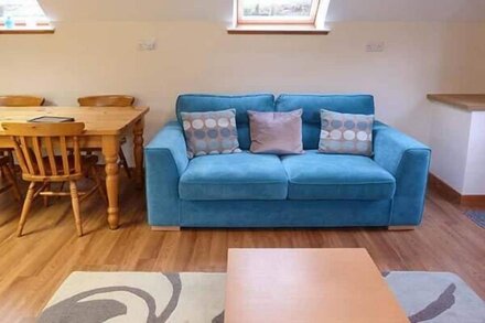 LAKEFIELD APARTMENT, pet friendly in Drumnadrochit, Loch Ness