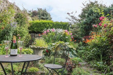 BARN COTTAGE, with open fire in Newbiggin