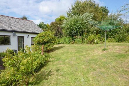 SPRING COTTAGE, pet friendly, with open fire in Lynton