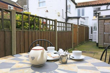 Horseshoe Cottage - Two Bedroom House, Sleeps 4