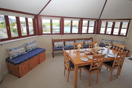 LOOKOUT, family friendly, country holiday cottage in Falmouth