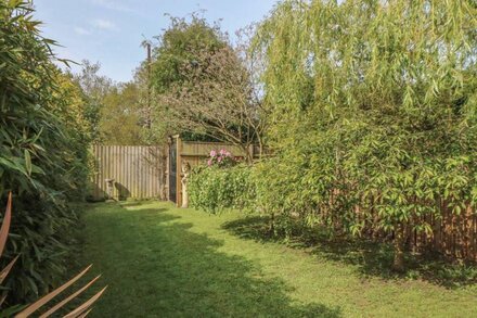 END RETREAT, with a garden in Wroxham