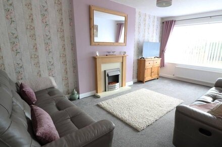 CWTCH TWO, pet friendly, character holiday cottage in Deganwy