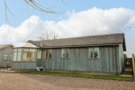 MARY ROSE COTTAGE, family friendly, with a garden in Warkworth