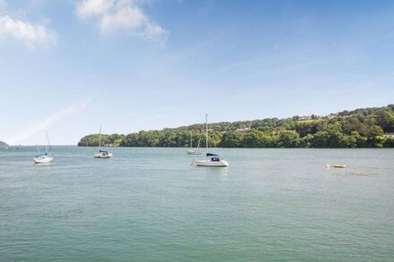 THE ART DECO HOUSE, family friendly, with a garden in Menai Straits