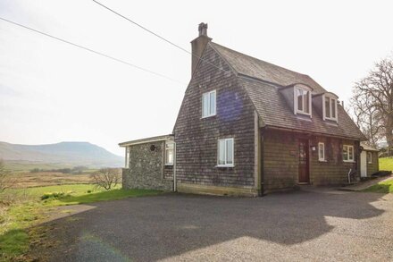 NETHERSCAR, pet friendly, with open fire in Ingleton