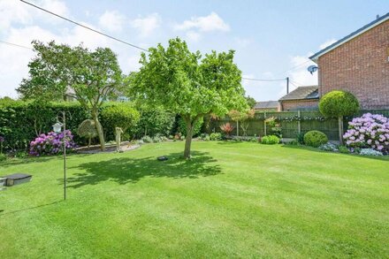 WESTWING, with a garden in Yoxall