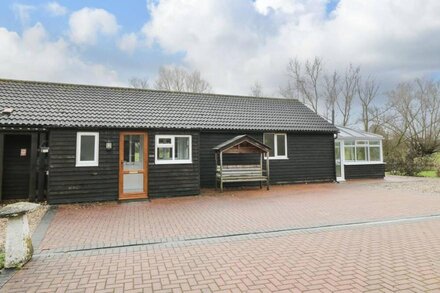 THE ANNEX, with a garden in Royal Wootton Bassett