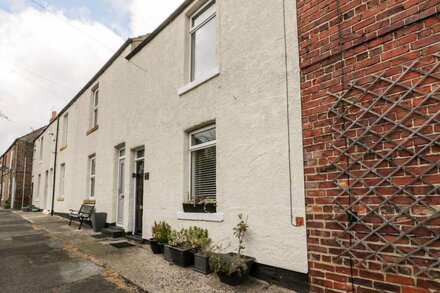 YEOMAN TERRACE, pet friendly in Marske-By-The-Sea