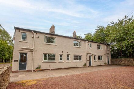 BRIAN'S COTTAGE, family friendly, with open fire in Alnmouth