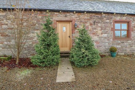 SWIFT COTTAGE, pet friendly, character holiday cottage in Milton