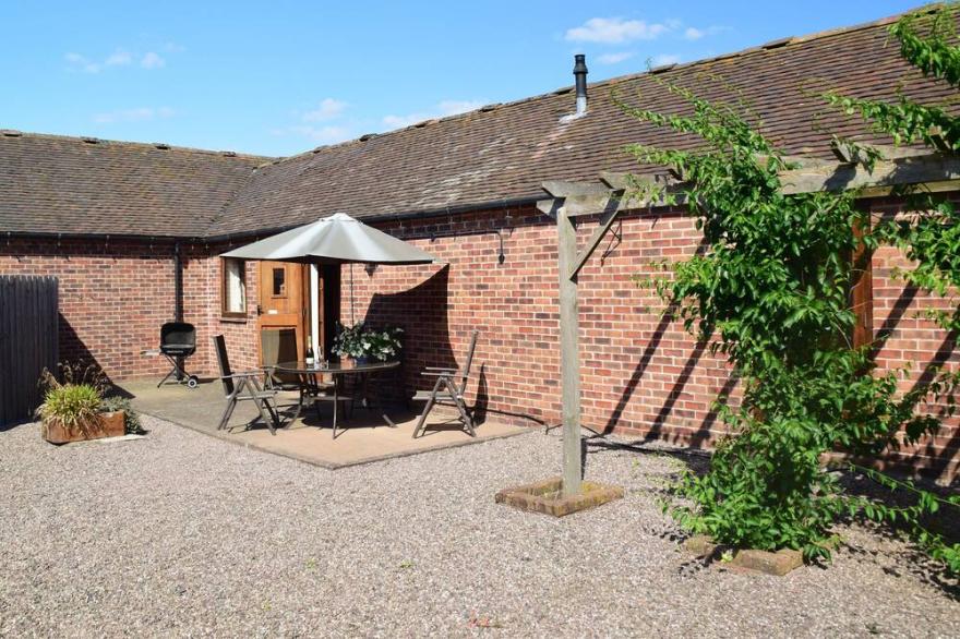 PARRS MEADOW COTTAGE, family friendly, with a garden in Pitchford