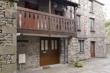 11 CAMDEN BUILDING, family friendly in Kendal