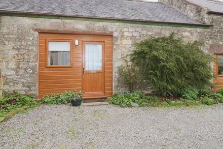 THE GRANARY, pet friendly, country holiday cottage in Sanquhar