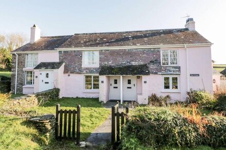 4 ROSE COTTAGES, family friendly, country holiday cottage in Polperro