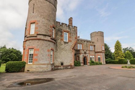 AUCHENTROIG HOUSE, family friendly, with open fire in Buchlyvie