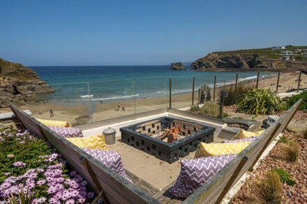 5 Star Award Winning! Hot Tub & Sea View & Fire Pit & Cinema Den & Beach Access!