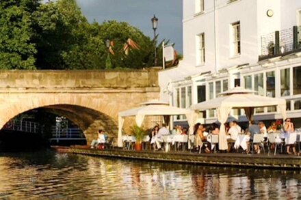 Luxury apartment on an island in the River Thames in Oxford’s historic centre