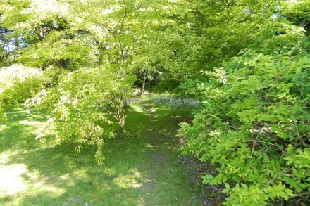 River Cottage a country retreat in wooded gardens