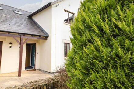 TILLY MINT COTTAGE, family friendly, with pool in Pooley Bridge