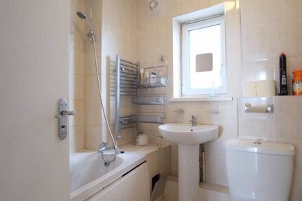 2-Bed Apartment in London Woolwich