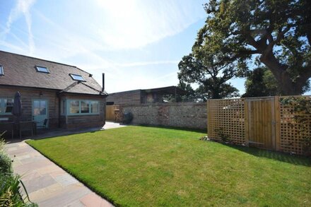 The Parlour , Emsworth  -  a barn conversion that sleeps 6 guests  in 3 bedrooms