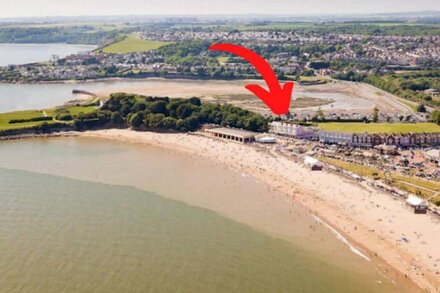 Barry Island Paget House · Barry Island Beachfront Getaway + Private Parking