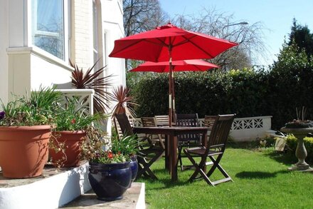 Luxurious House sleeps up to 7 family & dog friendly,beach 5mins ideal location