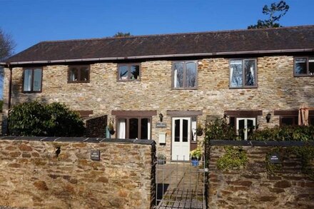 Pretty cottage sleeps 5 in country estate close to beaches with heated pools