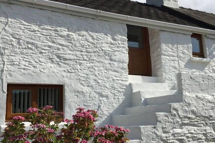 LITTLE BARN COTTAGE, pet friendly, with open fire in Dinas Cross