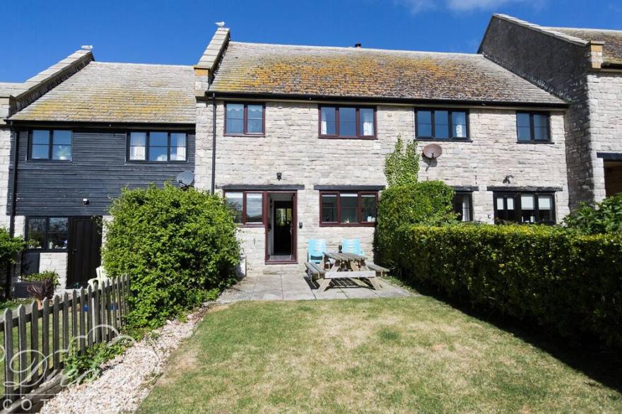 SEA VIEWS, pet friendly, country holiday cottage in West Bexington