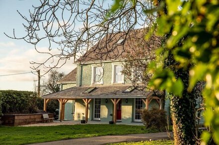 A beautifully renovated farm house on the coast with a hot tub & outdoor bar