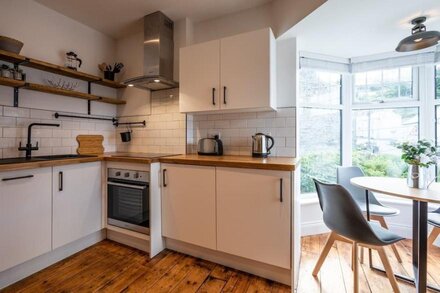 Ty Llwyd Apartment - Poppit. A light and airy coastal apartment