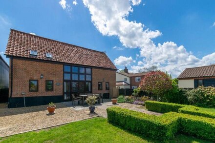 Lays Barn - Three Bedroom House, Sleeps 6