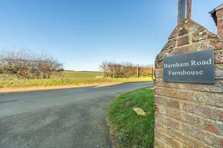 A fabulous award-winning bijou barn conversion in the quiet village of Ringstead