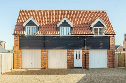 A detached, upper level modern single-storey coach house