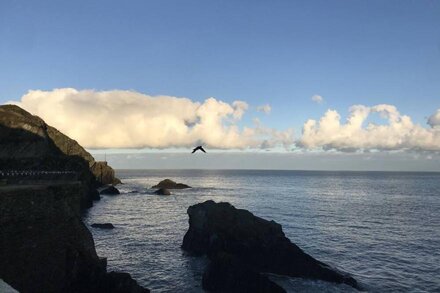 Beautiful Devon holiday home right by the sea