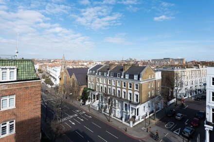 Luxe Kensington 2BR w/ Roof Terrace, 5 mins to Earls Court, by Blueground