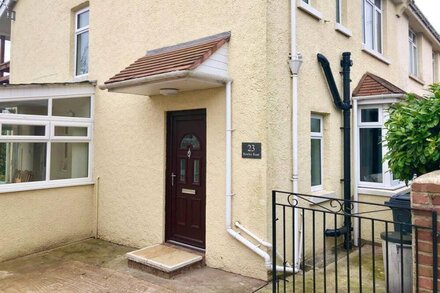 3 bedroom accommodation in Torquay