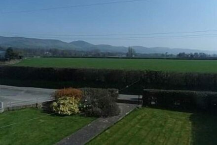 With Wonderful Views Of The Clwydian Range Nr Ruthin, Free Wifi, Snowdonia 1hr