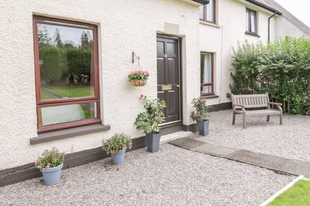 6 AONACHAN GARDENS, pet friendly, with a garden in Spean Bridge