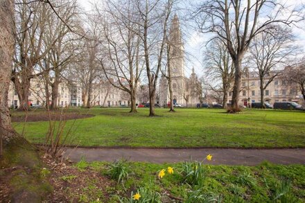 Central Designer 2 Bedroom Apartment in Portland Square